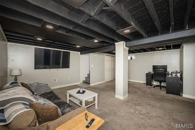 390 S Saint Charles Street, Florissant, MO 63031