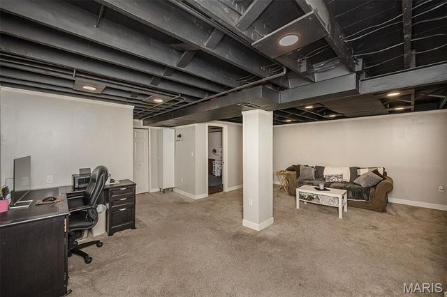 390 S Saint Charles Street, Florissant, MO 63031