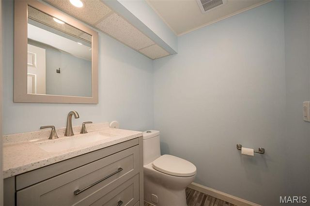 390 S Saint Charles Street, Florissant, MO 63031