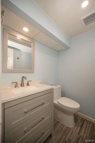 390 S Saint Charles Street, Florissant, MO 63031
