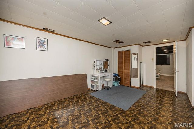 390 S Saint Charles Street, Florissant, MO 63031