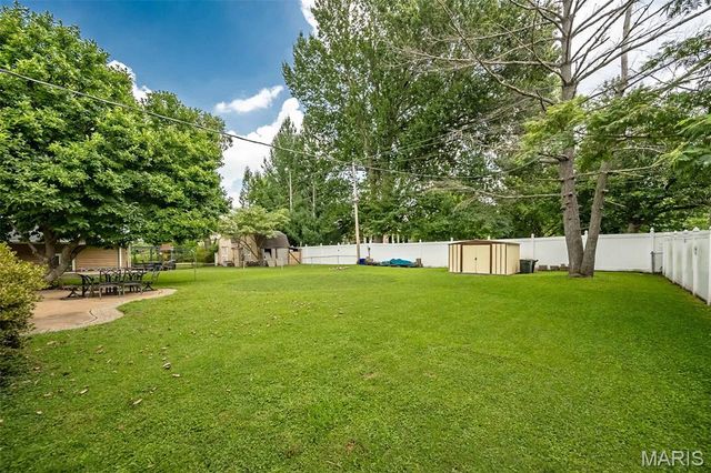 390 S Saint Charles Street, Florissant, MO 63031