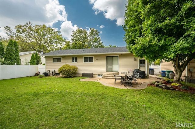390 S Saint Charles Street, Florissant, MO 63031
