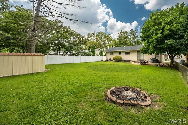 390 S Saint Charles Street, Florissant, MO 63031