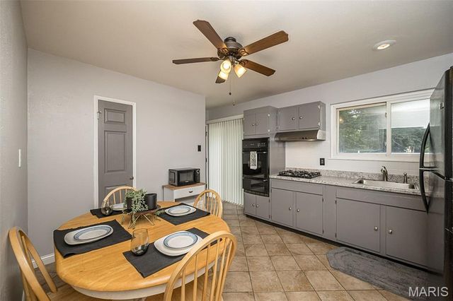 390 S Saint Charles Street, Florissant, MO 63031