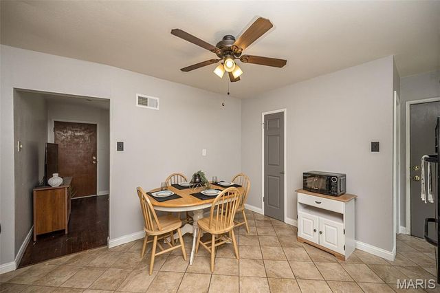 390 S Saint Charles Street, Florissant, MO 63031