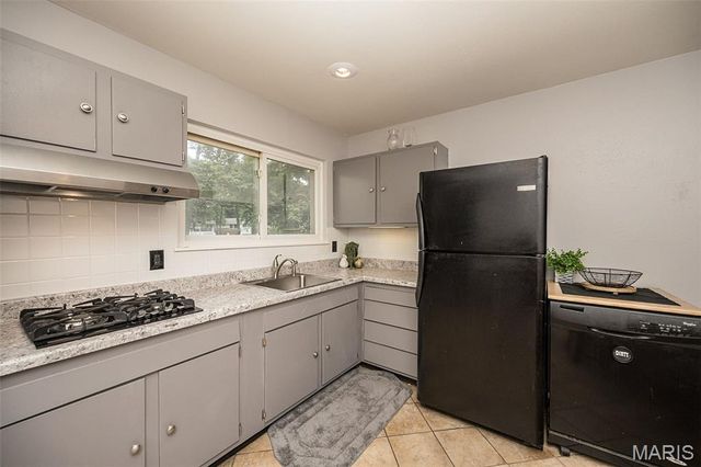 390 S Saint Charles Street, Florissant, MO 63031