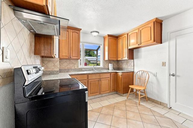 21471 Burr Way, Hayward, CA 94541