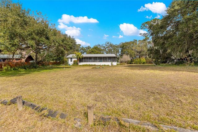 4244 NORTH ROAD, Fruitland Park, FL 34731