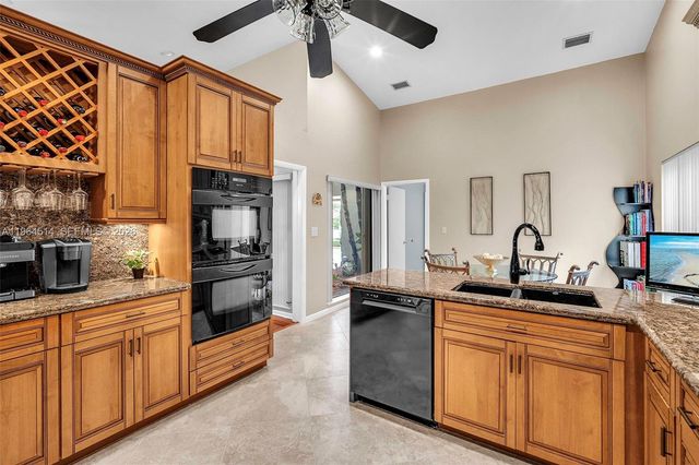 7371 NW 83rd Way, Tamarac, FL 33321