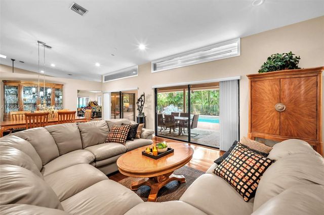 7371 NW 83rd Way, Tamarac, FL 33321