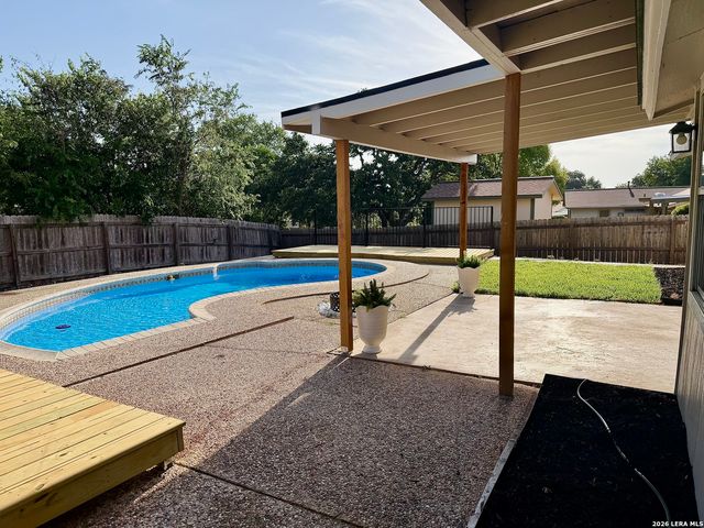 7701 LEAFY HOLLOW CT, Live Oak, TX 78233