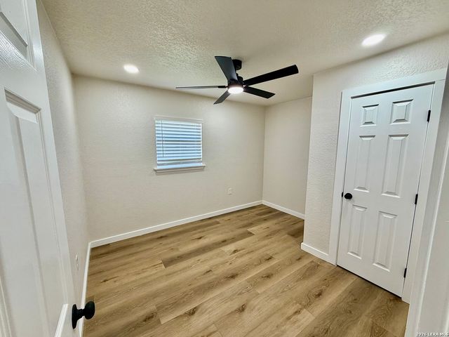 7701 LEAFY HOLLOW CT, Live Oak, TX 78233