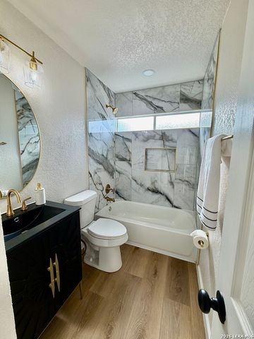 7701 LEAFY HOLLOW CT, Live Oak, TX 78233