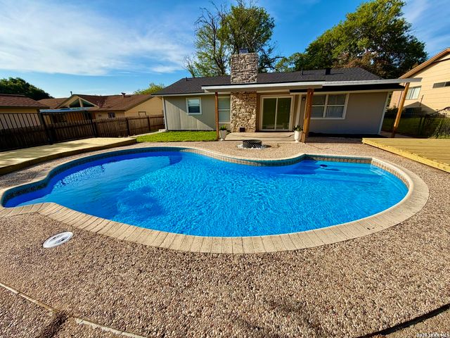 7701 LEAFY HOLLOW CT, Live Oak, TX 78233