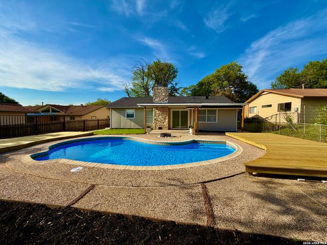 7701 LEAFY HOLLOW CT, Live Oak, TX 78233