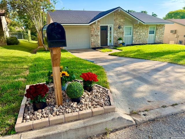 7701 LEAFY HOLLOW CT, Live Oak, TX 78233