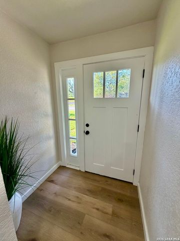 7701 LEAFY HOLLOW CT, Live Oak, TX 78233