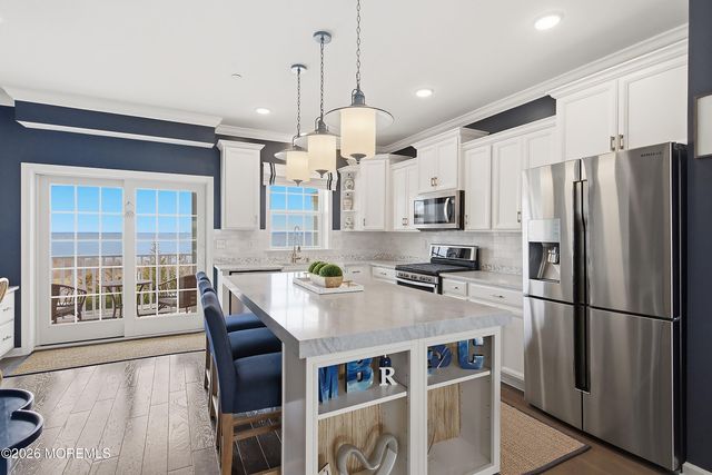 14 Lighthouse Pt Road 604, Highlands, NJ 07732