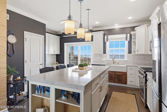 14 Lighthouse Pt Road 604, Highlands, NJ 07732