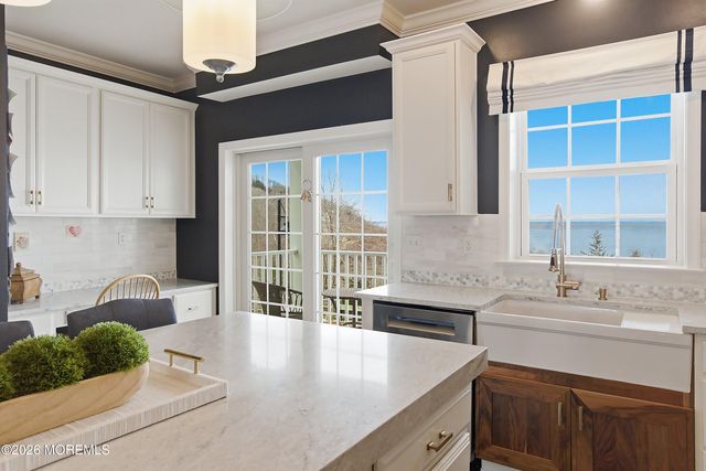 14 Lighthouse Pt Road 604, Highlands, NJ 07732