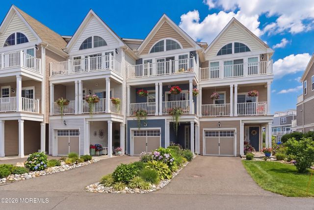 14 Lighthouse Pt Road 604, Highlands, NJ 07732