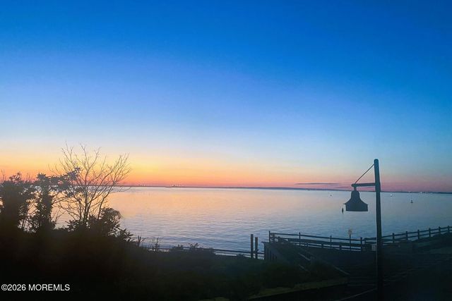 14 Lighthouse Pt Road 604, Highlands, NJ 07732