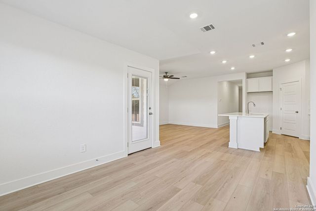 15555 Comanche Deer, San Antonio, TX 78233