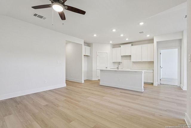 15555 Comanche Deer, San Antonio, TX 78233