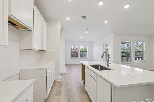 15555 Comanche Deer, San Antonio, TX 78233