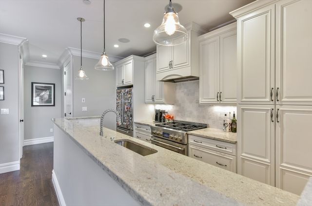 9 M St 2, Boston, MA 02127