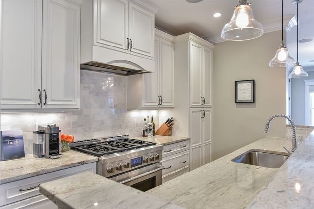 9 M St 2, Boston, MA 02127