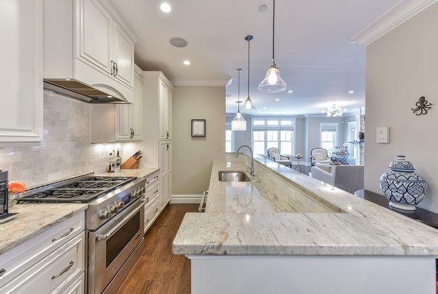 9 M St 2, Boston, MA 02127