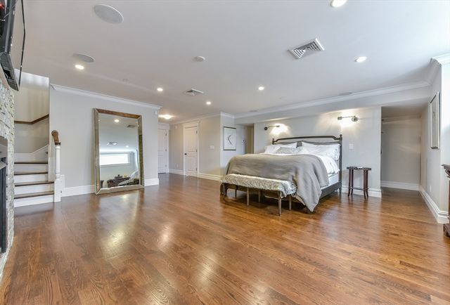 9 M St 2, Boston, MA 02127