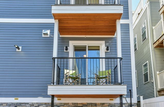 9 M St 2, Boston, MA 02127