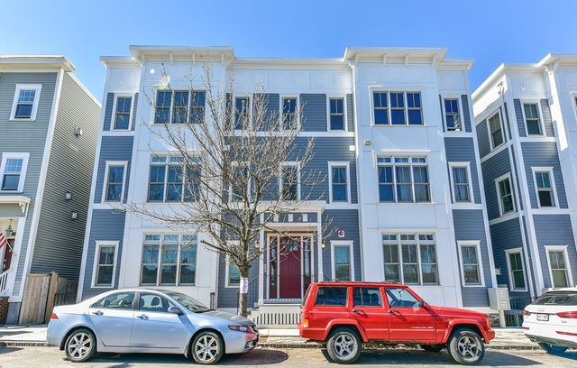 9 M St 2, Boston, MA 02127