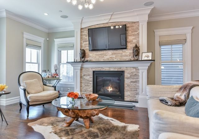 9 M St 2, Boston, MA 02127