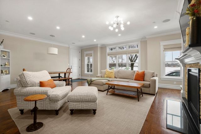 9 M St 2, Boston, MA 02127