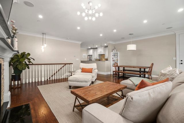 9 M St 2, Boston, MA 02127