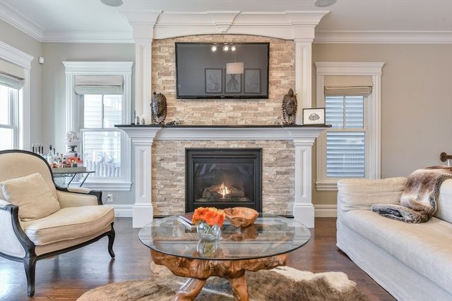 9 M St 2, Boston, MA 02127
