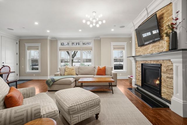 9 M St 2, Boston, MA 02127