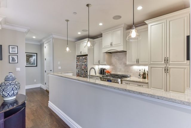 9 M St 2, Boston, MA 02127