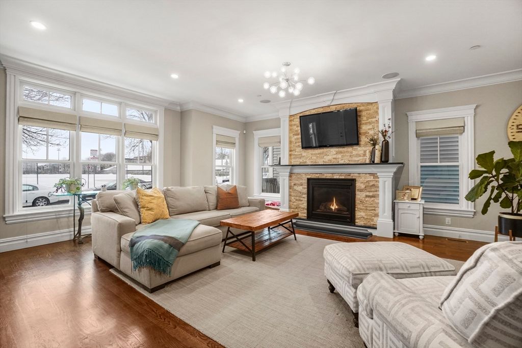 9 M St 2, Boston, MA 02127