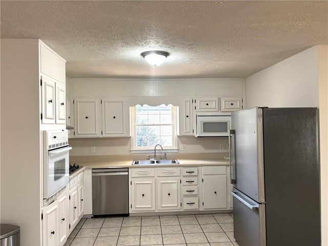 4359 Parkview Drive, Lithia Springs, GA 30122