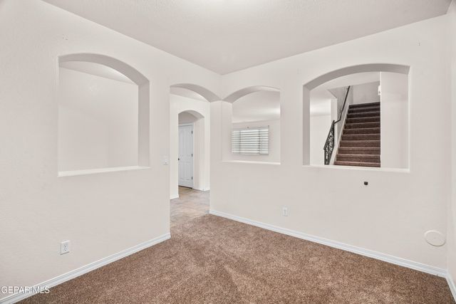 400 Majestic Crown Road, El Paso, TX 79928