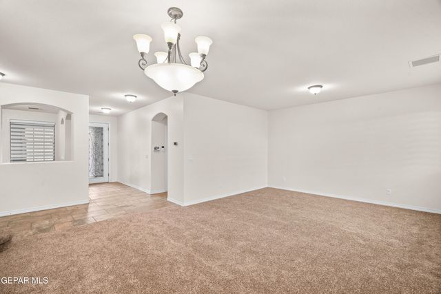 400 Majestic Crown Road, El Paso, TX 79928