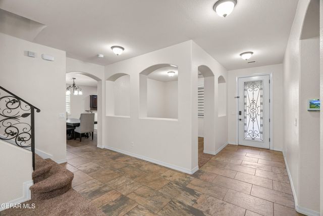 400 Majestic Crown Road, El Paso, TX 79928