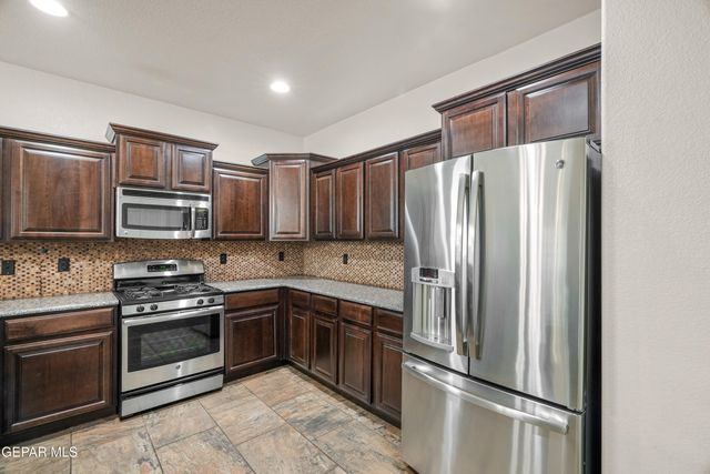 400 Majestic Crown Road, El Paso, TX 79928