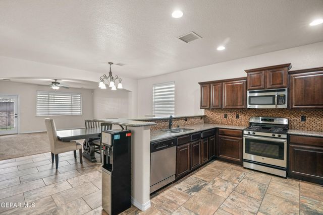 400 Majestic Crown Road, El Paso, TX 79928