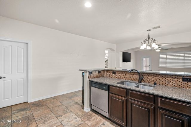 400 Majestic Crown Road, El Paso, TX 79928